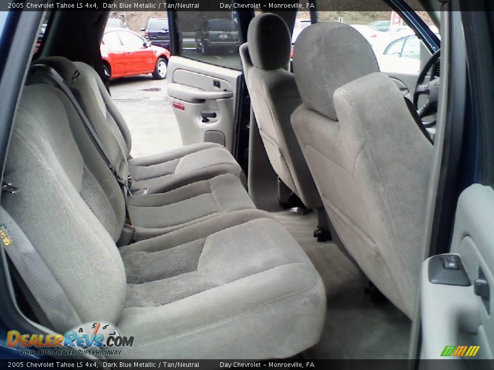 2005 Chevrolet Tahoe LS 4x4 Dark Blue Metallic / Tan/Neutral Photo #8