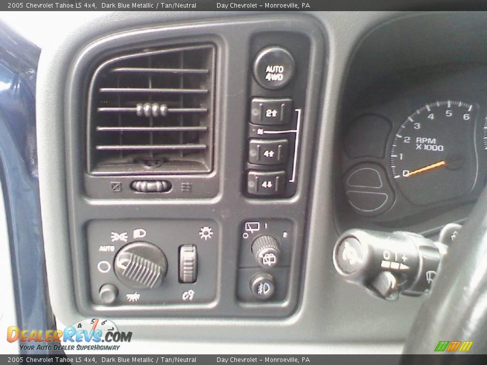 2005 Chevrolet Tahoe LS 4x4 Dark Blue Metallic / Tan/Neutral Photo #17