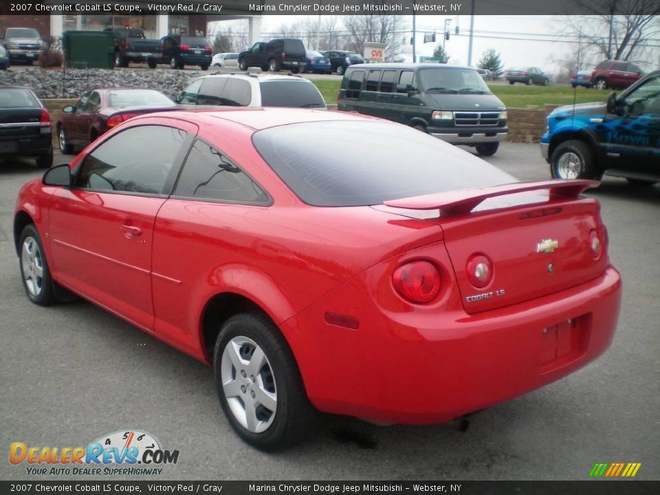 2007 Chevrolet Cobalt LS Coupe Victory Red / Gray Photo #7