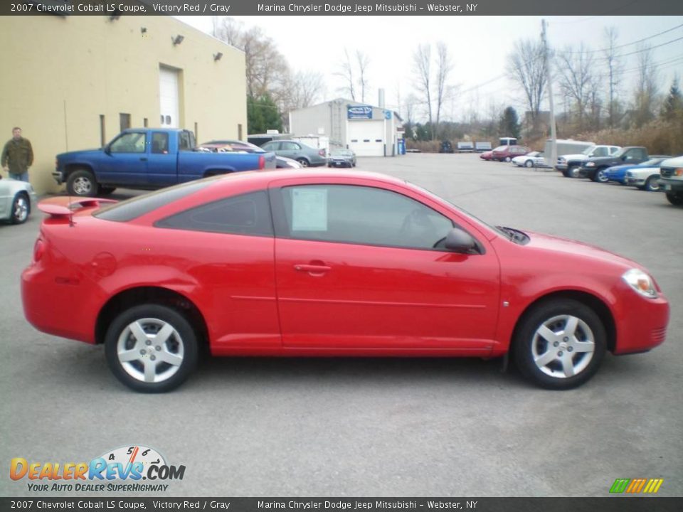 2007 Chevrolet Cobalt LS Coupe Victory Red / Gray Photo #10