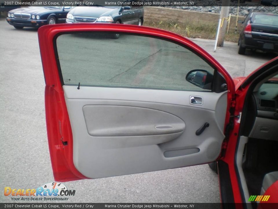 2007 Chevrolet Cobalt LS Coupe Victory Red / Gray Photo #15
