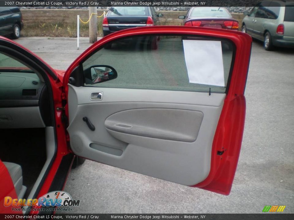2007 Chevrolet Cobalt LS Coupe Victory Red / Gray Photo #18