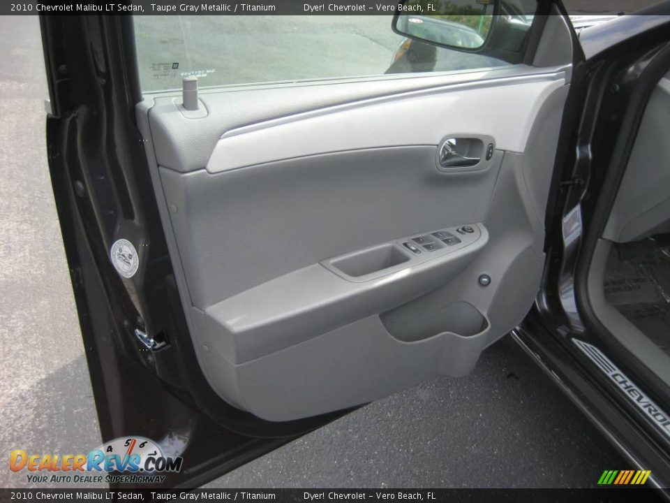 2010 Chevrolet Malibu LT Sedan Taupe Gray Metallic / Titanium Photo #6