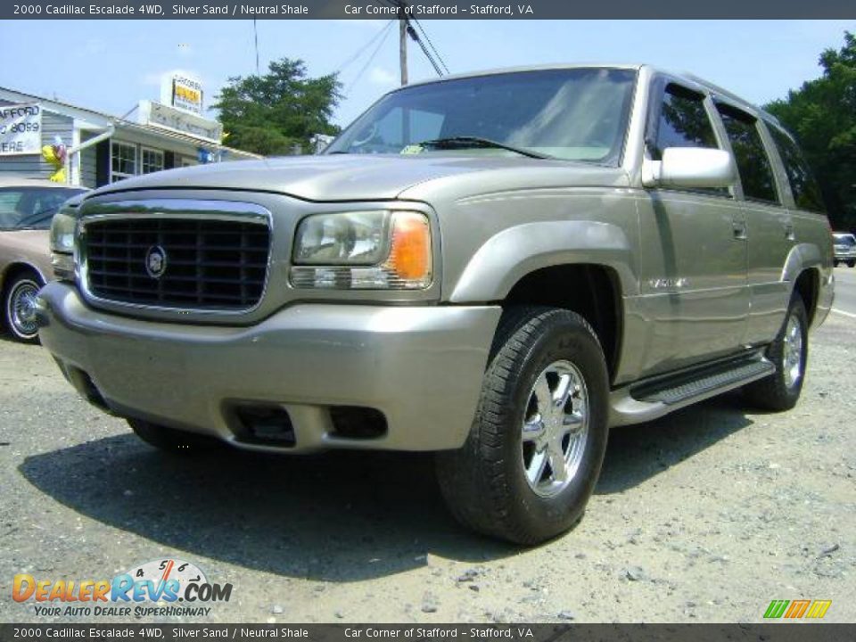 2000 Cadillac Escalade 4WD Silver Sand / Neutral Shale Photo #2