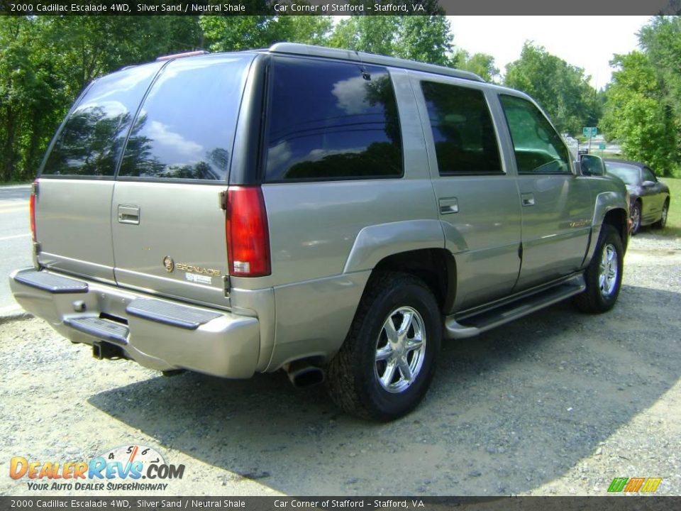 2000 Cadillac Escalade 4WD Silver Sand / Neutral Shale Photo #3