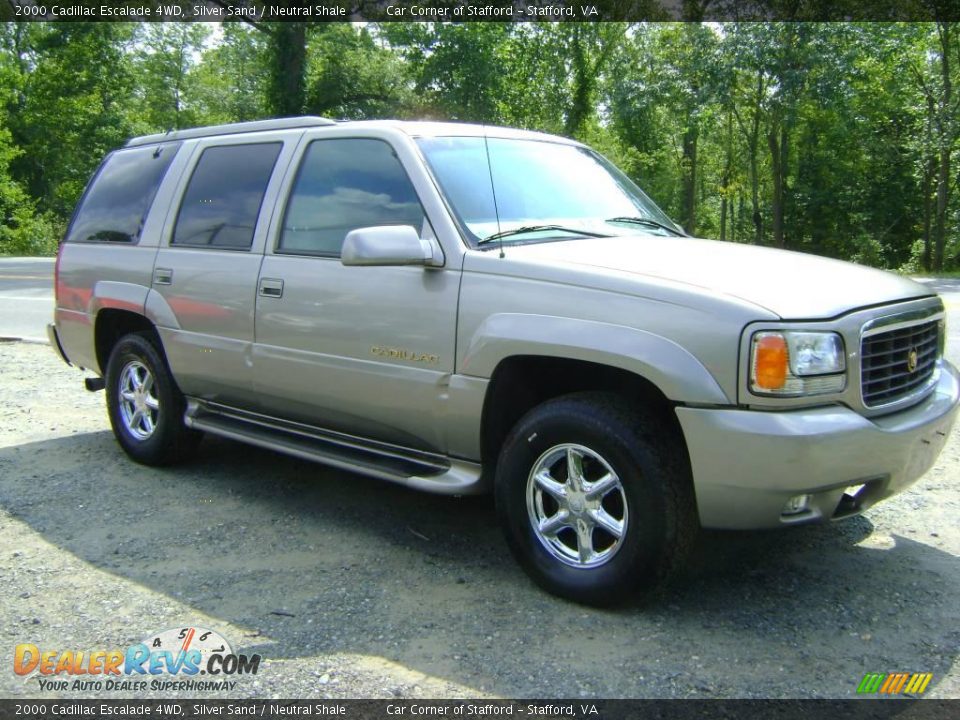 2000 Cadillac Escalade 4WD Silver Sand / Neutral Shale Photo #4