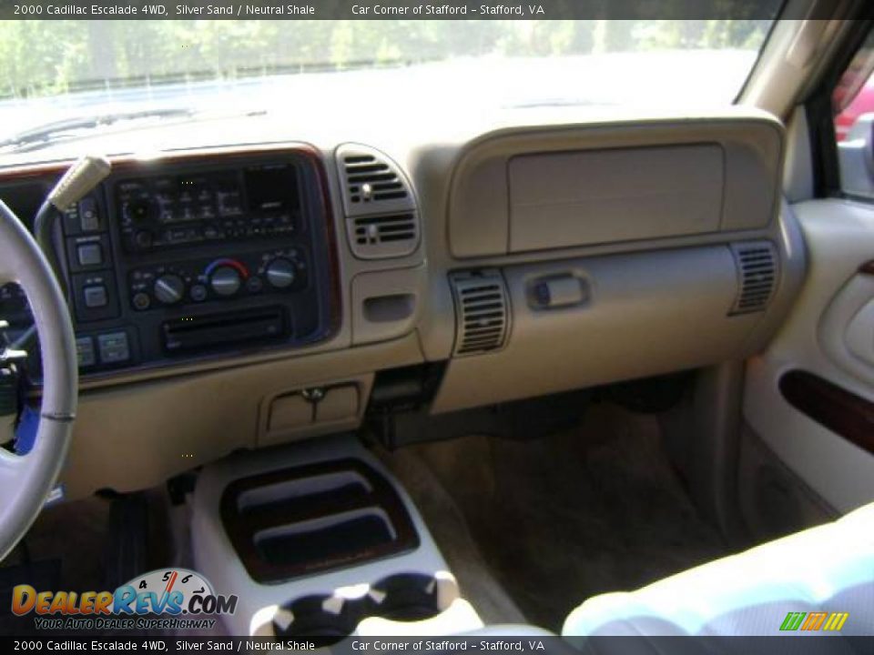 2000 Cadillac Escalade 4WD Silver Sand / Neutral Shale Photo #14