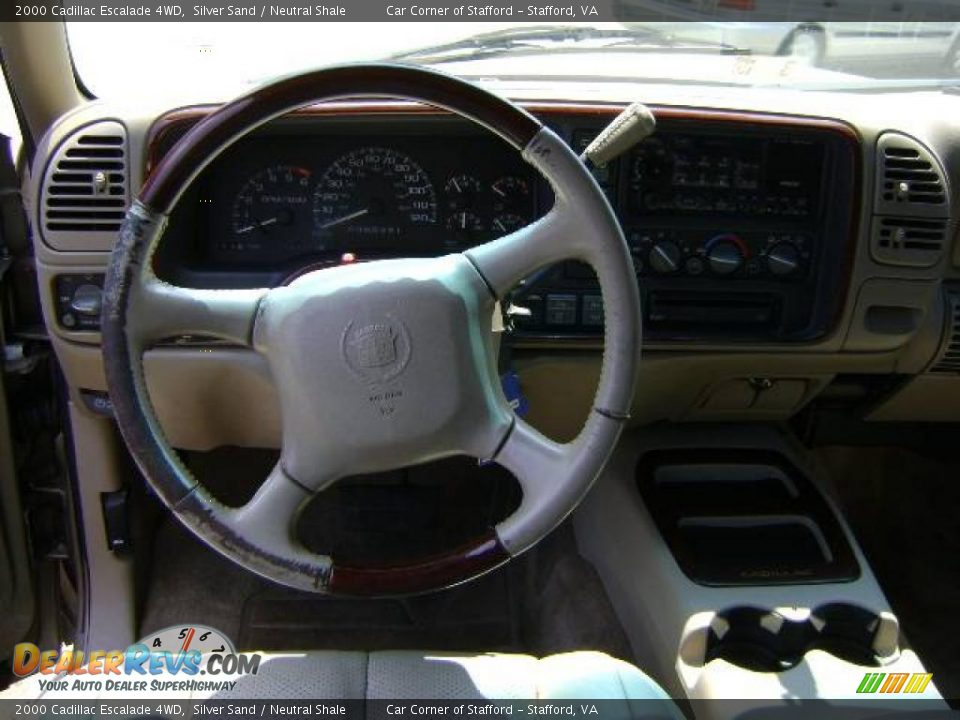 2000 Cadillac Escalade 4WD Silver Sand / Neutral Shale Photo #16