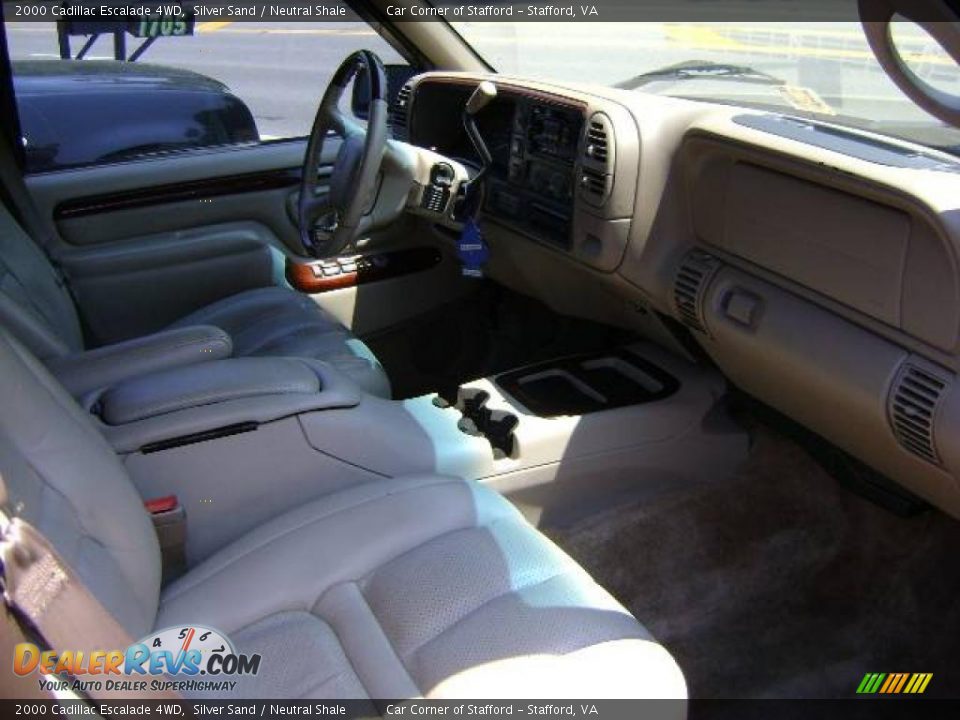 2000 Cadillac Escalade 4WD Silver Sand / Neutral Shale Photo #18