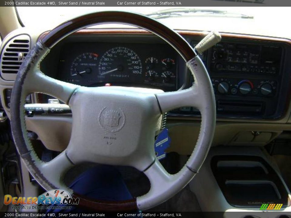 2000 Cadillac Escalade 4WD Silver Sand / Neutral Shale Photo #22