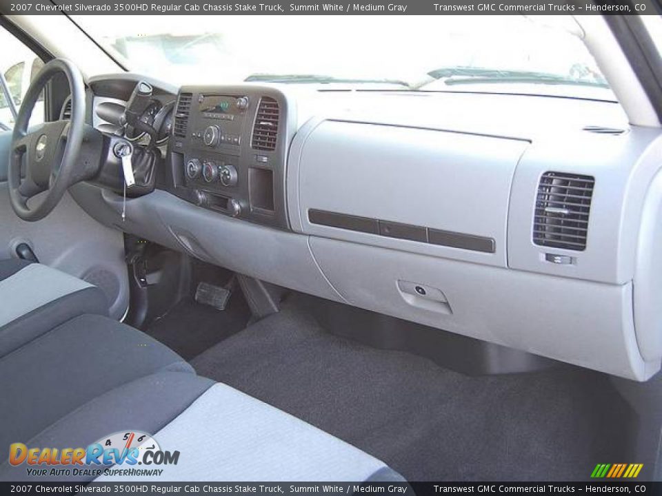 2007 Chevrolet Silverado 3500HD Regular Cab Chassis Stake Truck Summit White / Medium Gray Photo #19