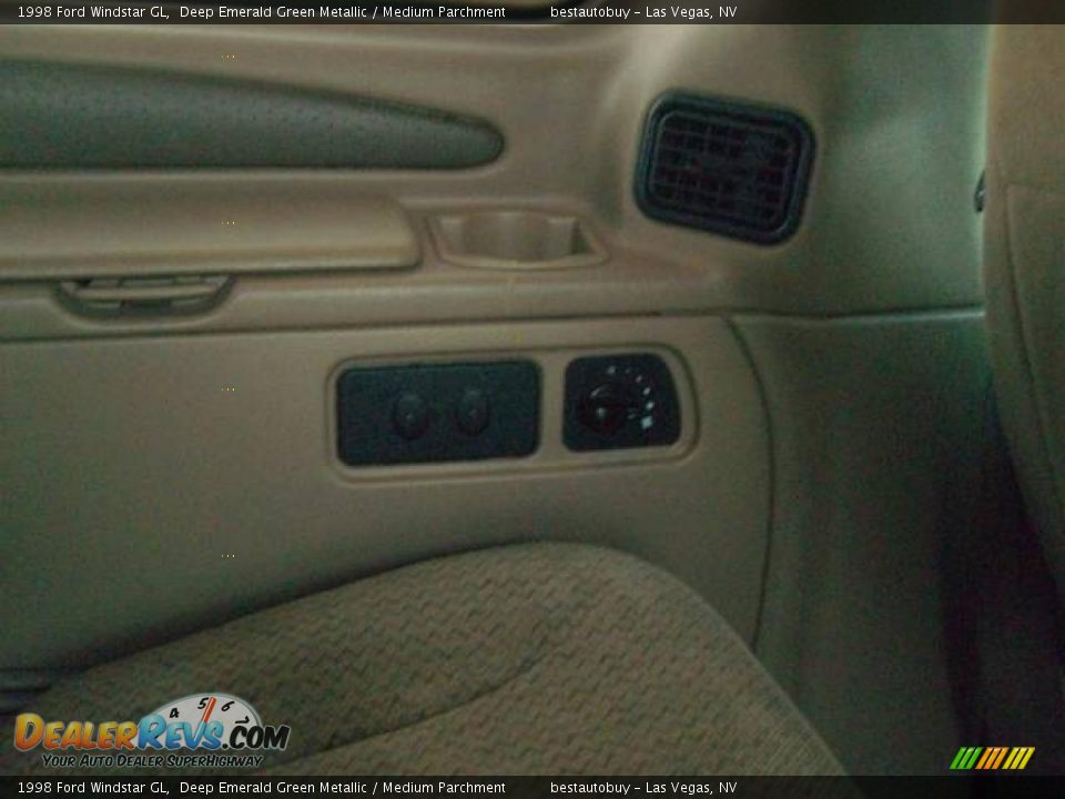 1998 Ford Windstar GL Deep Emerald Green Metallic / Medium Parchment Photo #36