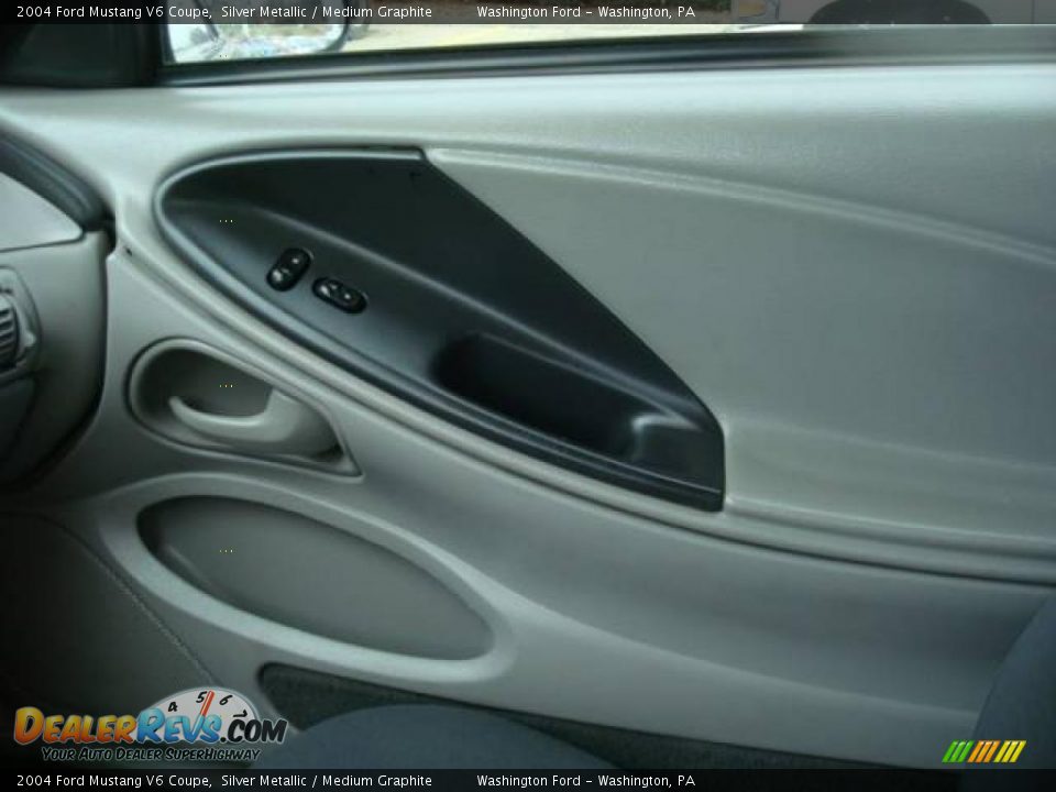 2004 Ford Mustang V6 Coupe Silver Metallic / Medium Graphite Photo #17