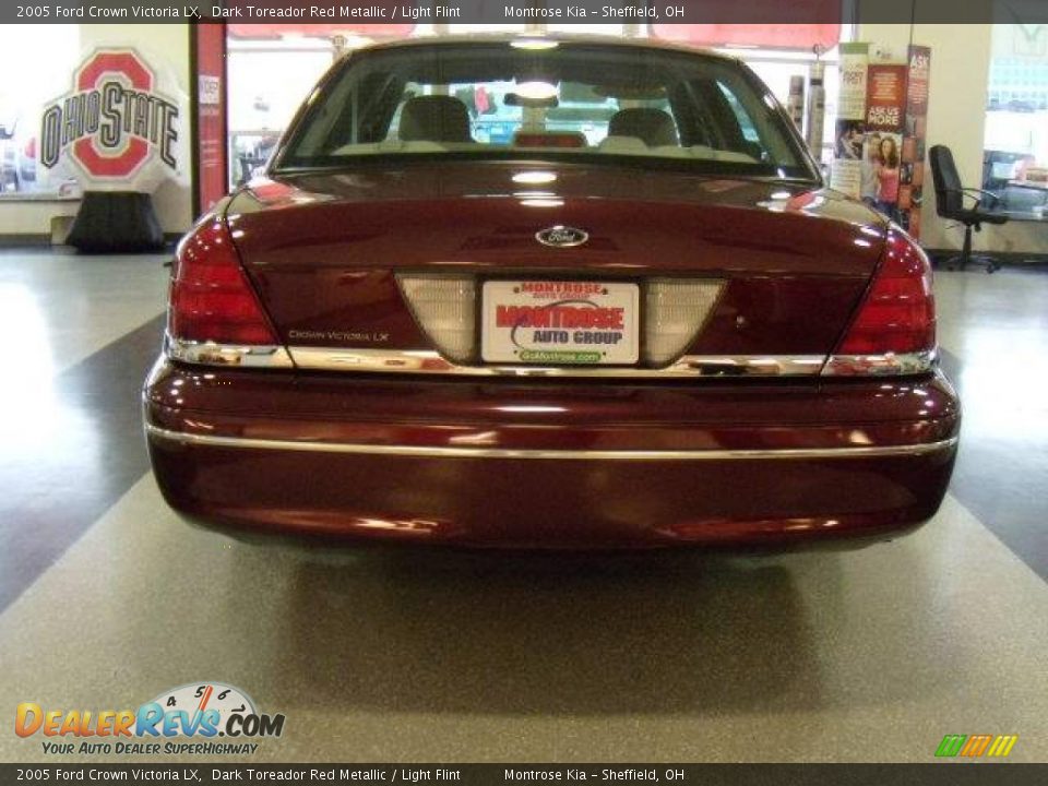 2005 Ford Crown Victoria LX Dark Toreador Red Metallic / Light Flint Photo #4