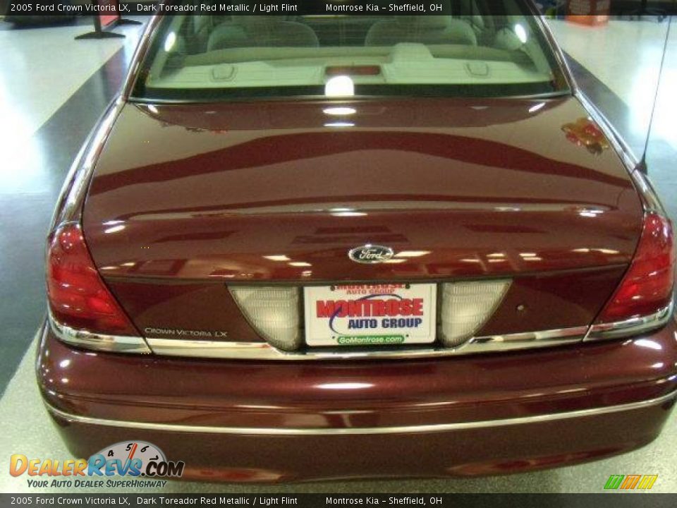 2005 Ford Crown Victoria LX Dark Toreador Red Metallic / Light Flint Photo #5