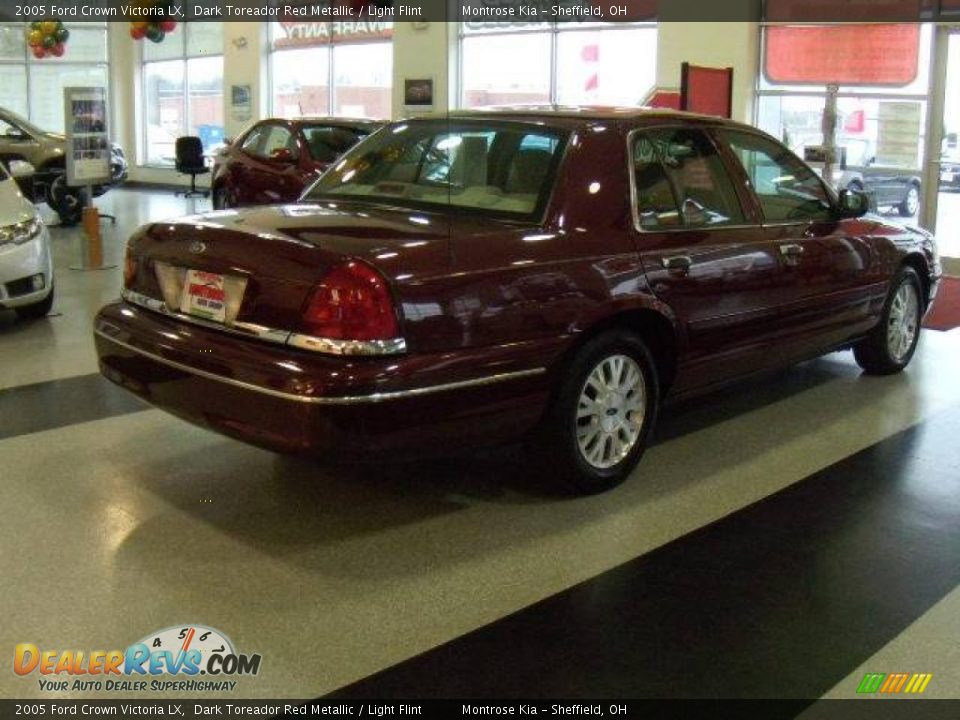 2005 Ford Crown Victoria LX Dark Toreador Red Metallic / Light Flint Photo #6