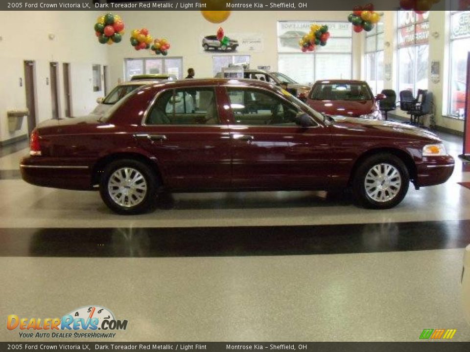 2005 Ford Crown Victoria LX Dark Toreador Red Metallic / Light Flint Photo #7