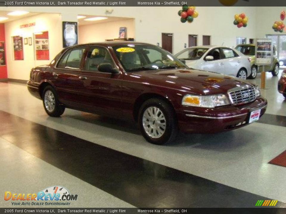 2005 Ford Crown Victoria LX Dark Toreador Red Metallic / Light Flint Photo #8