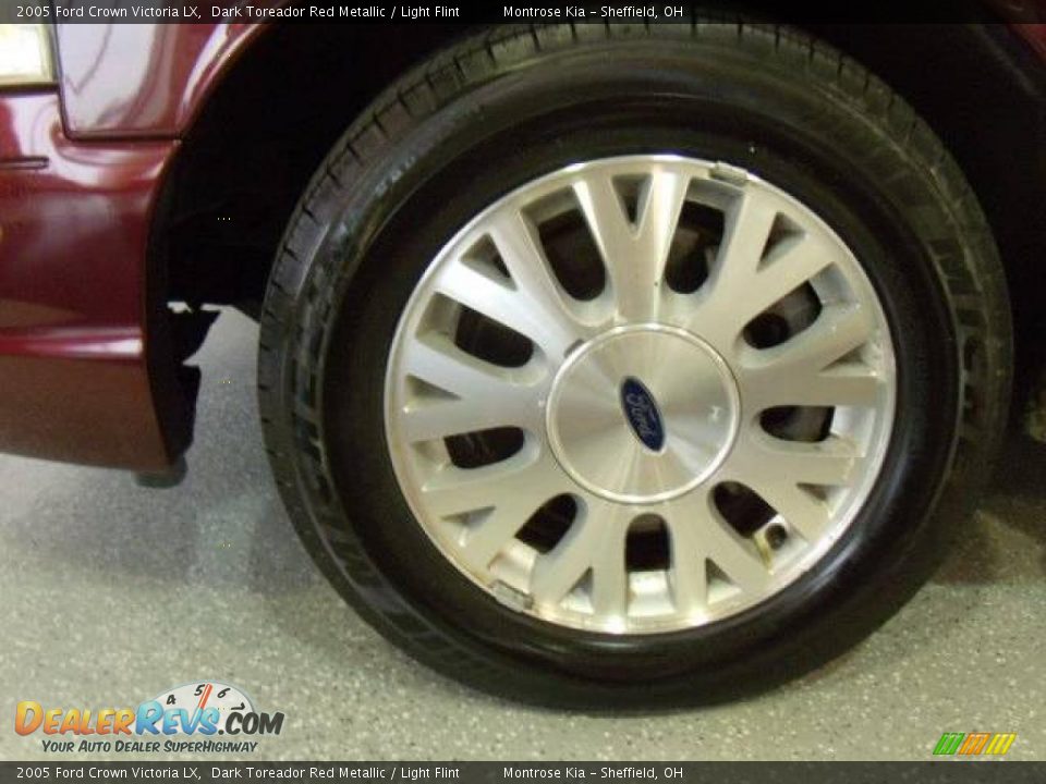 2005 Ford Crown Victoria LX Dark Toreador Red Metallic / Light Flint Photo #13