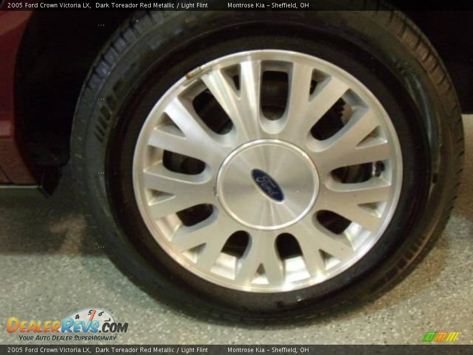 2005 Ford Crown Victoria LX Dark Toreador Red Metallic / Light Flint Photo #14