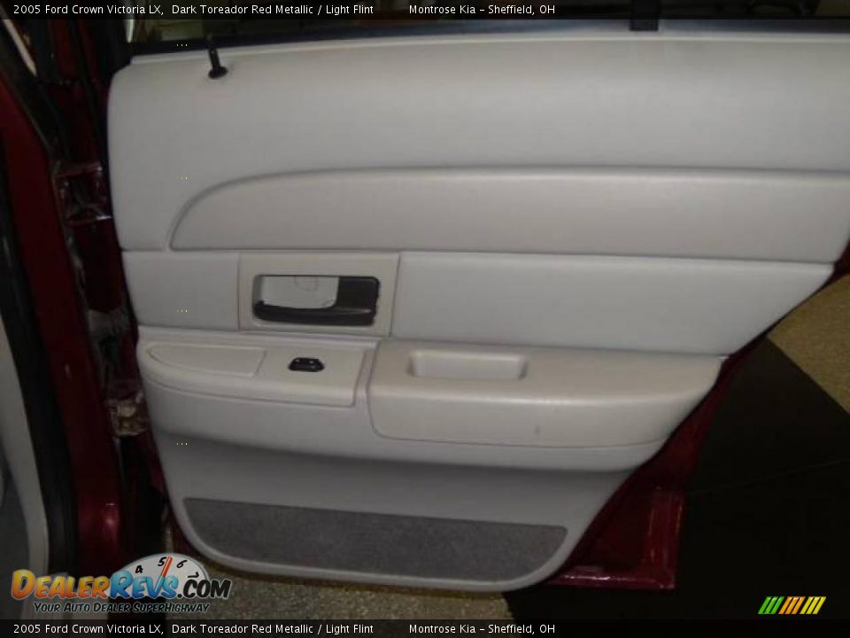 2005 Ford Crown Victoria LX Dark Toreador Red Metallic / Light Flint Photo #22