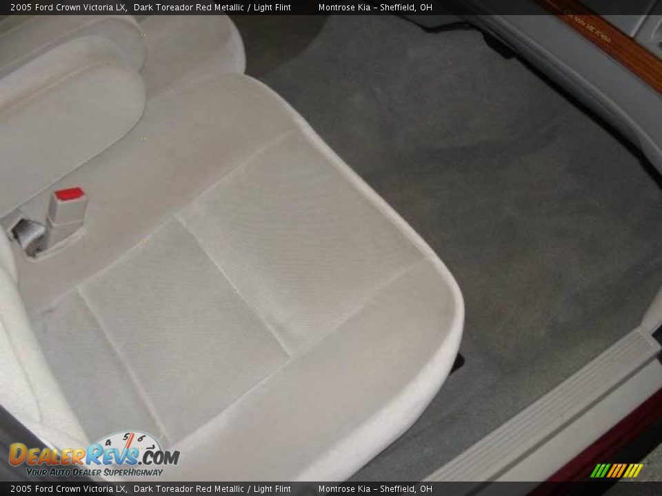 2005 Ford Crown Victoria LX Dark Toreador Red Metallic / Light Flint Photo #23
