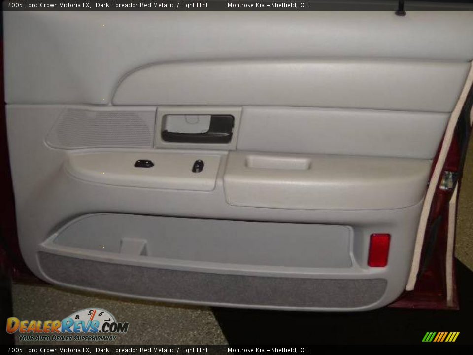 2005 Ford Crown Victoria LX Dark Toreador Red Metallic / Light Flint Photo #24