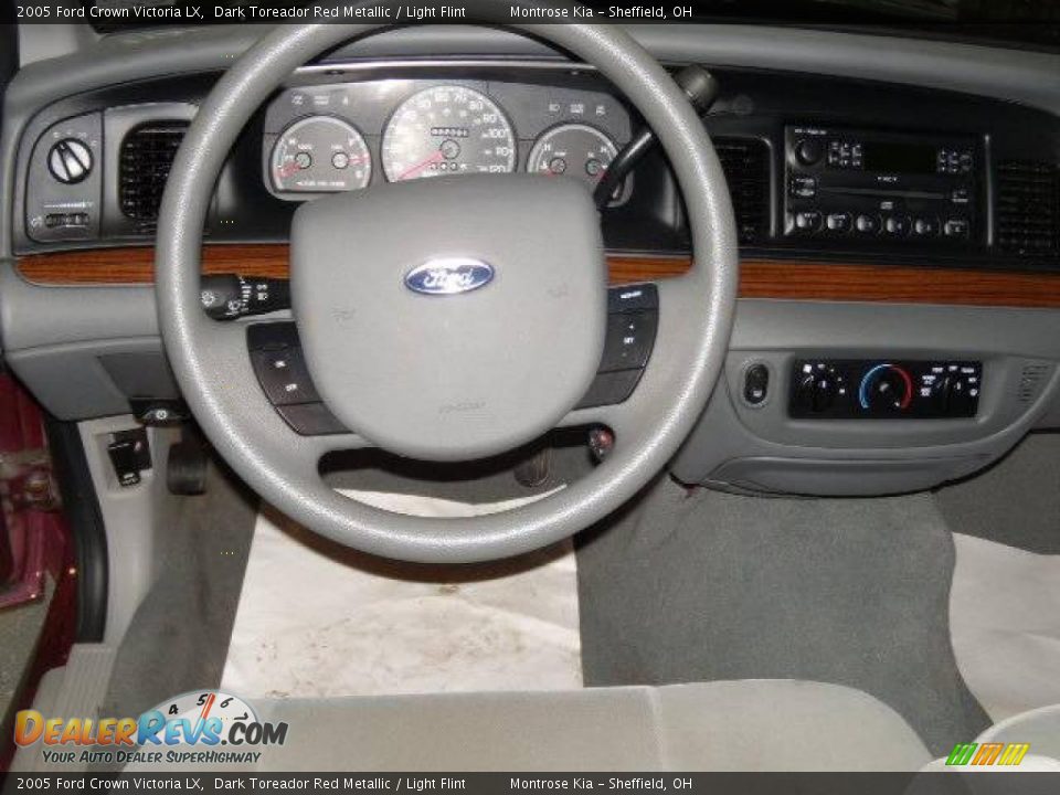 2005 Ford Crown Victoria LX Dark Toreador Red Metallic / Light Flint Photo #26