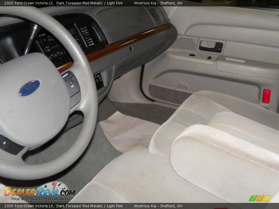 2005 Ford Crown Victoria LX Dark Toreador Red Metallic / Light Flint Photo #27