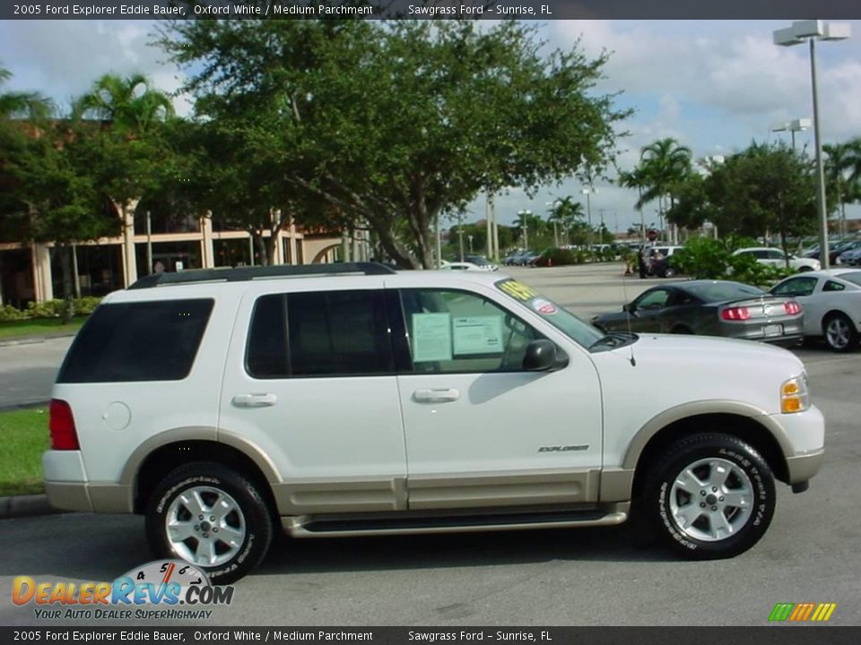 2005 Ford Explorer Eddie Bauer Oxford White / Medium Parchment Photo #2