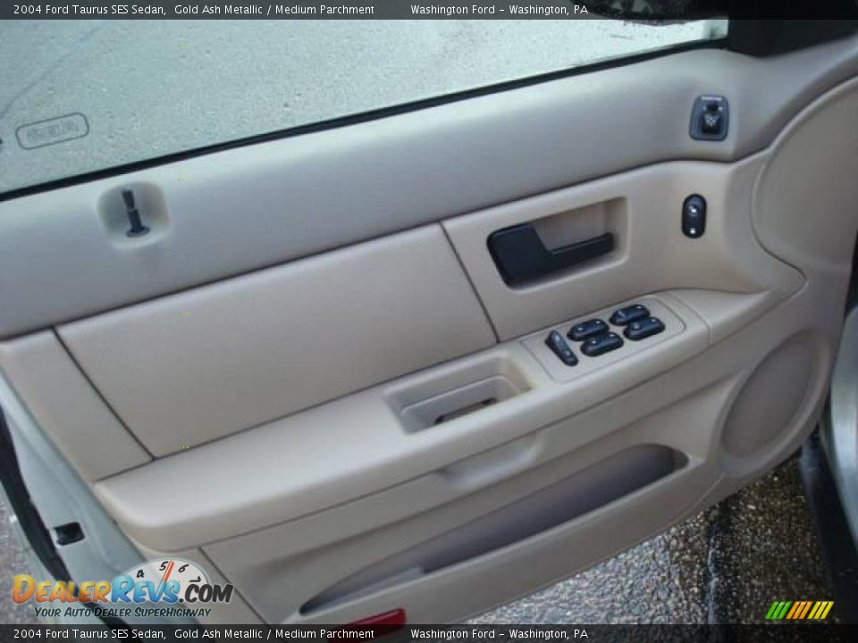 2004 Ford Taurus SES Sedan Gold Ash Metallic / Medium Parchment Photo #14