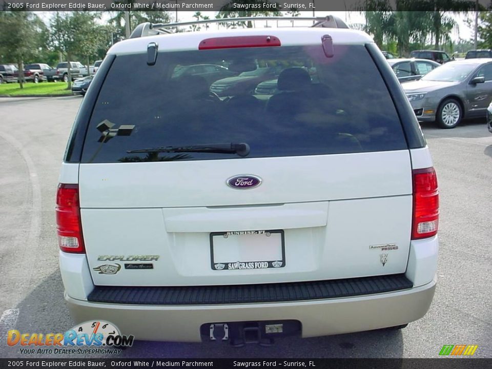 2005 Ford Explorer Eddie Bauer Oxford White / Medium Parchment Photo #4