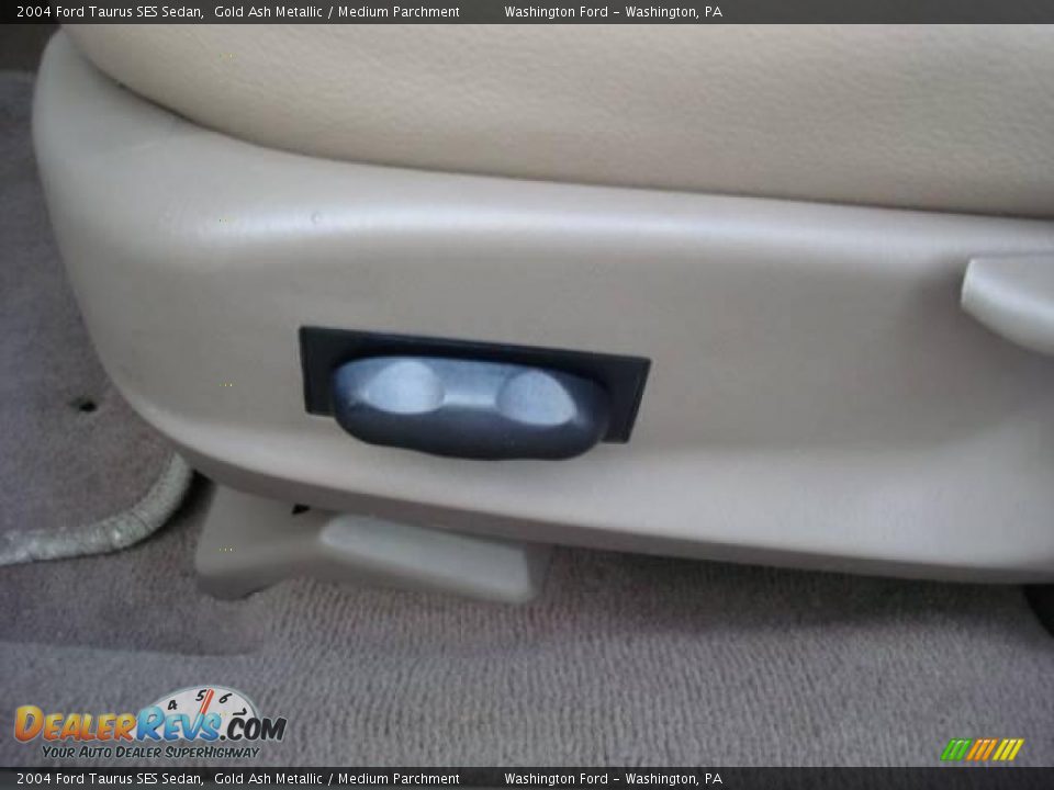 2004 Ford Taurus SES Sedan Gold Ash Metallic / Medium Parchment Photo #15