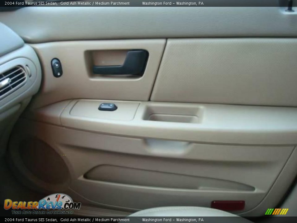 2004 Ford Taurus SES Sedan Gold Ash Metallic / Medium Parchment Photo #17
