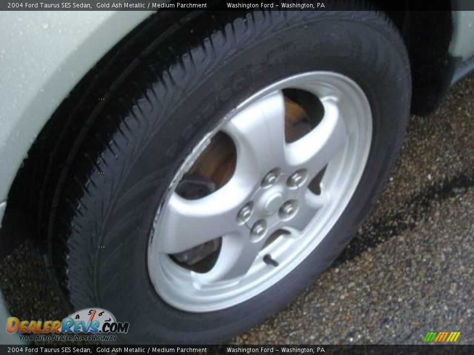 2004 Ford Taurus SES Sedan Gold Ash Metallic / Medium Parchment Photo #18