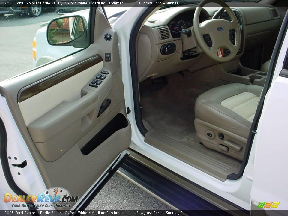 2005 Ford Explorer Eddie Bauer Oxford White / Medium Parchment Photo #10