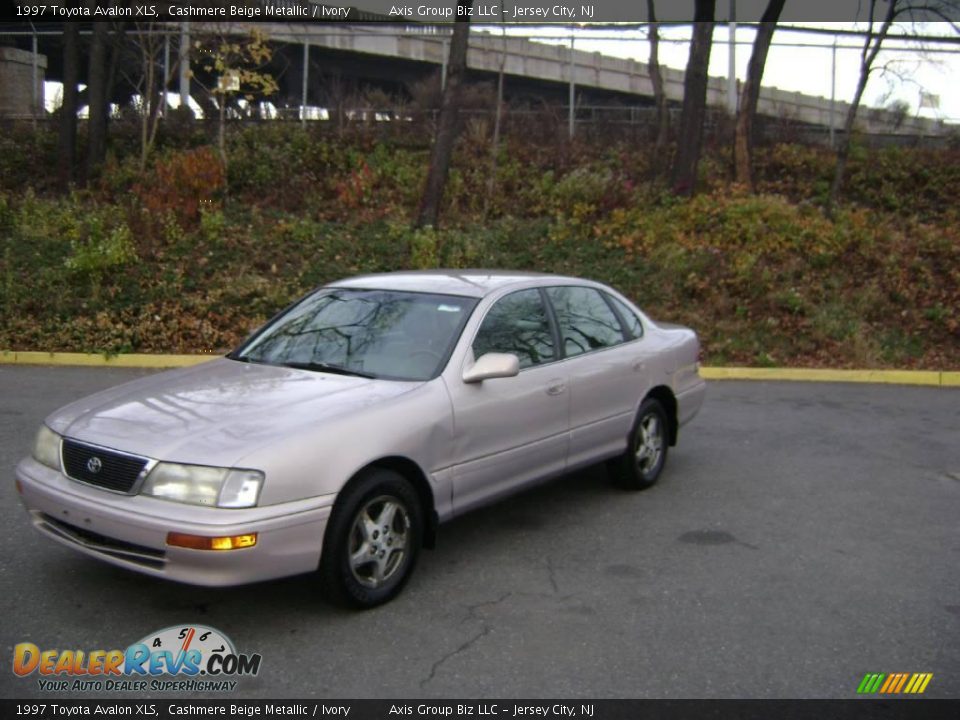 1997 Toyota Avalon XLS Cashmere Beige Metallic / Ivory Photo #1