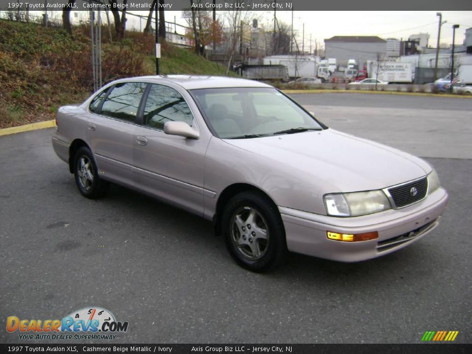 1997 Toyota Avalon XLS Cashmere Beige Metallic / Ivory Photo #2