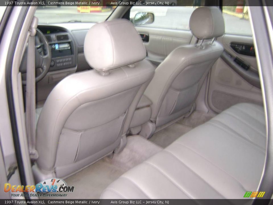 1997 Toyota Avalon XLS Cashmere Beige Metallic / Ivory Photo #6
