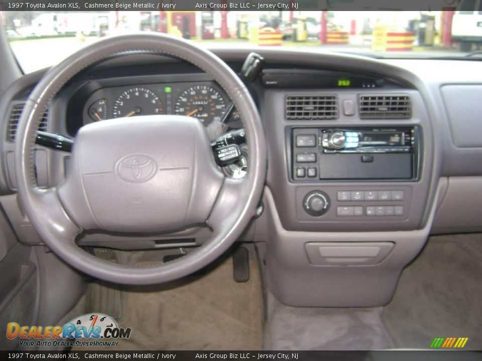 1997 Toyota Avalon XLS Cashmere Beige Metallic / Ivory Photo #7