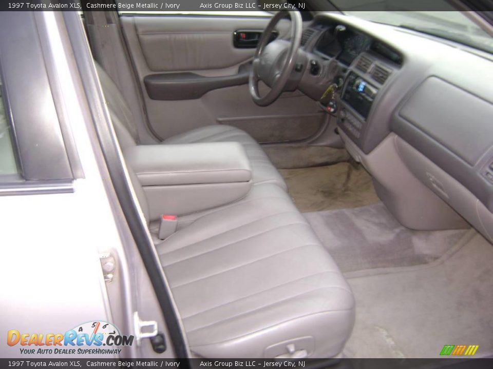 1997 Toyota Avalon XLS Cashmere Beige Metallic / Ivory Photo #11