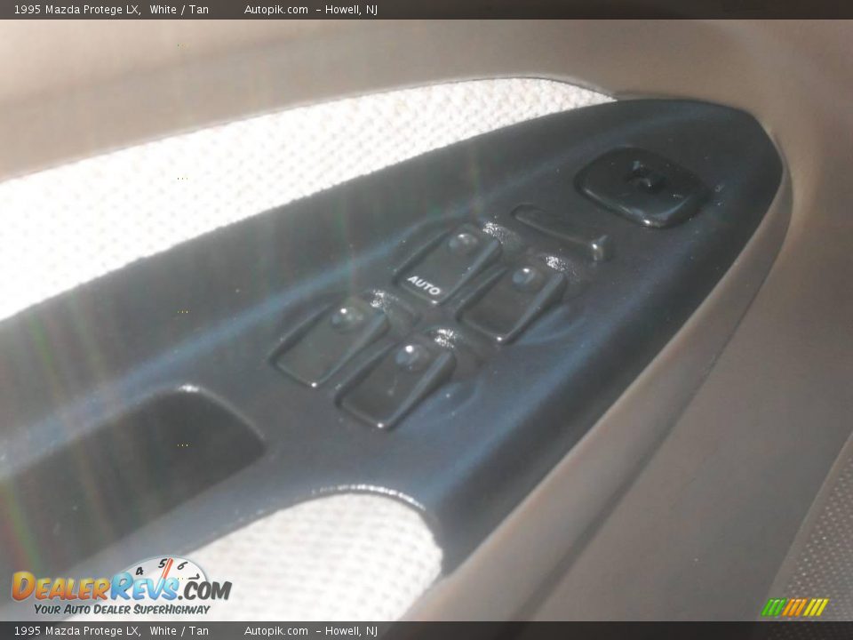 1995 Mazda Protege LX White / Tan Photo #16
