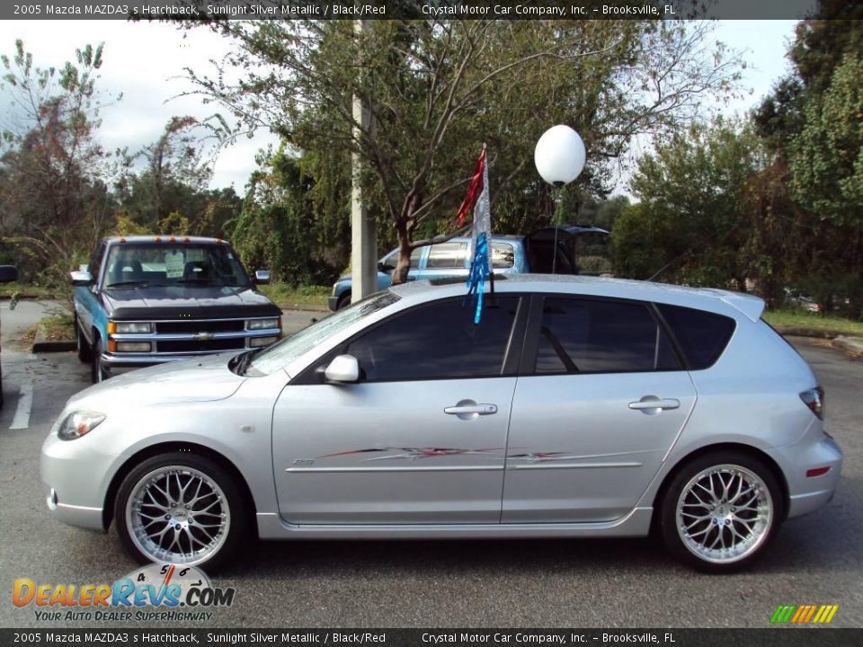 2005 Mazda MAZDA3 s Hatchback Sunlight Silver Metallic / Black/Red Photo #2