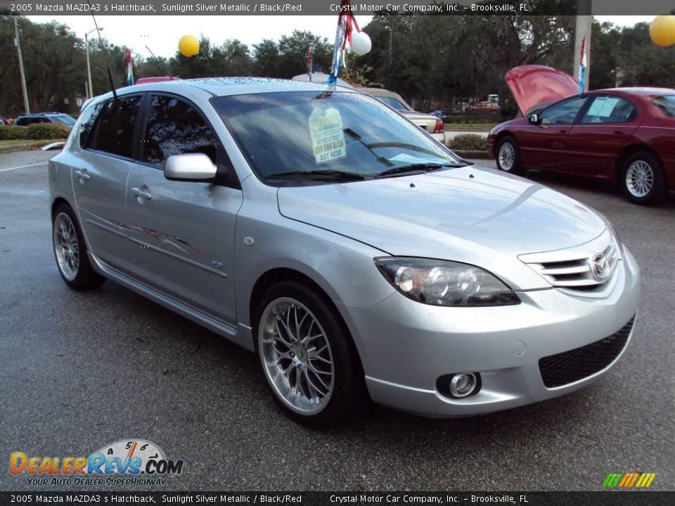 2005 Mazda MAZDA3 s Hatchback Sunlight Silver Metallic / Black/Red Photo #11