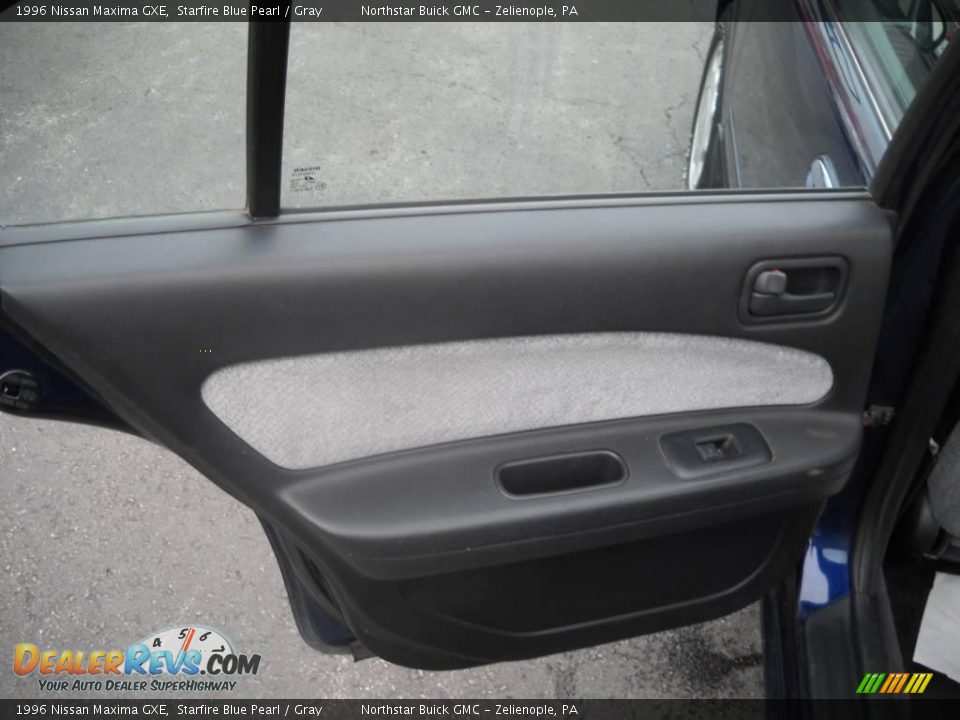1996 Nissan Maxima GXE Starfire Blue Pearl / Gray Photo #10