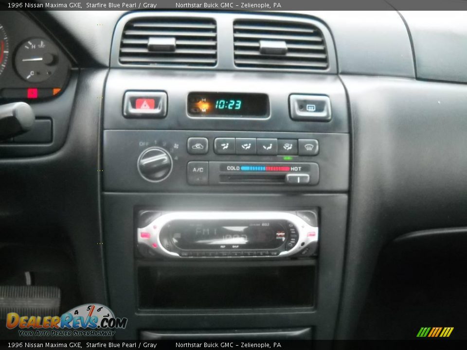 1996 Nissan Maxima GXE Starfire Blue Pearl / Gray Photo #17