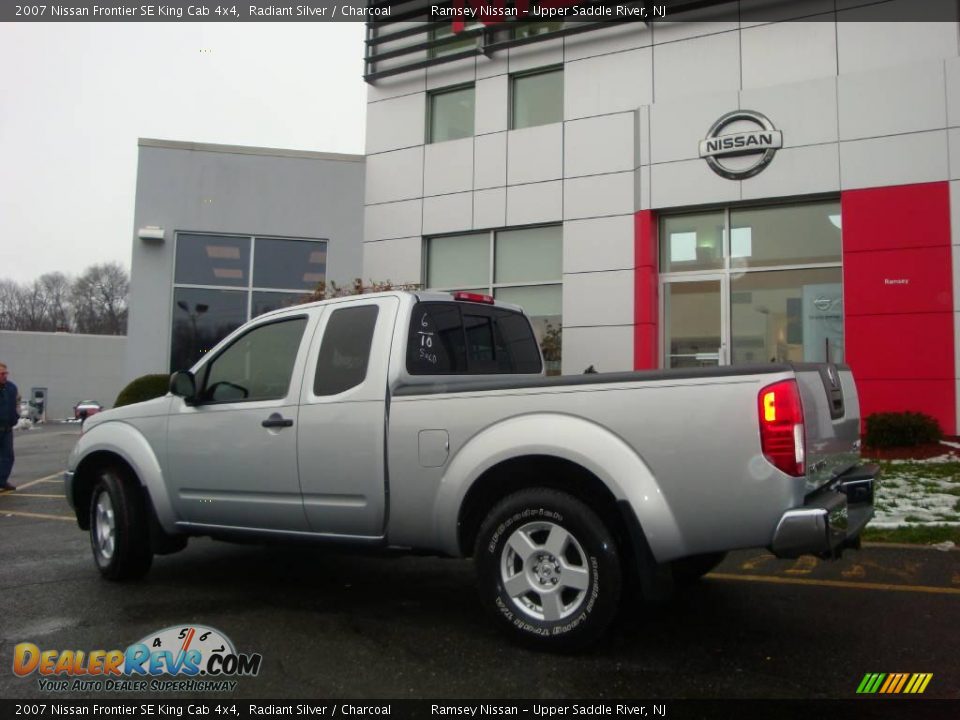 2007 Nissan Frontier SE King Cab 4x4 Radiant Silver / Charcoal Photo #6