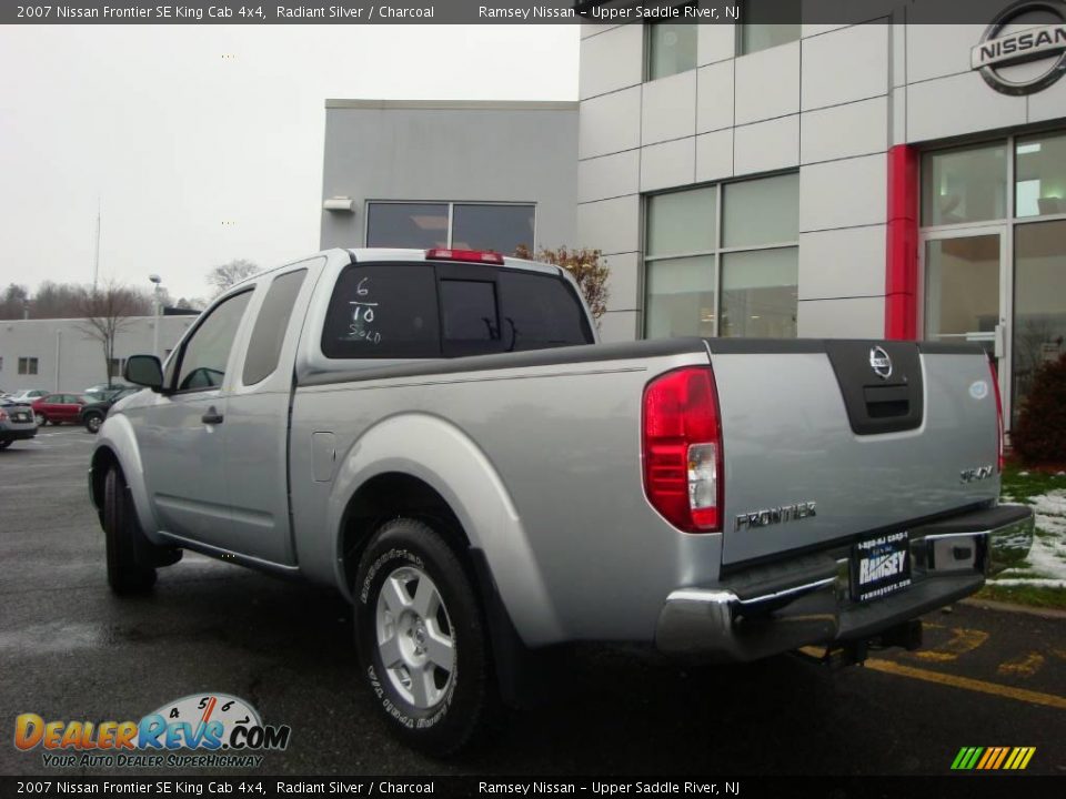 2007 Nissan Frontier SE King Cab 4x4 Radiant Silver / Charcoal Photo #7