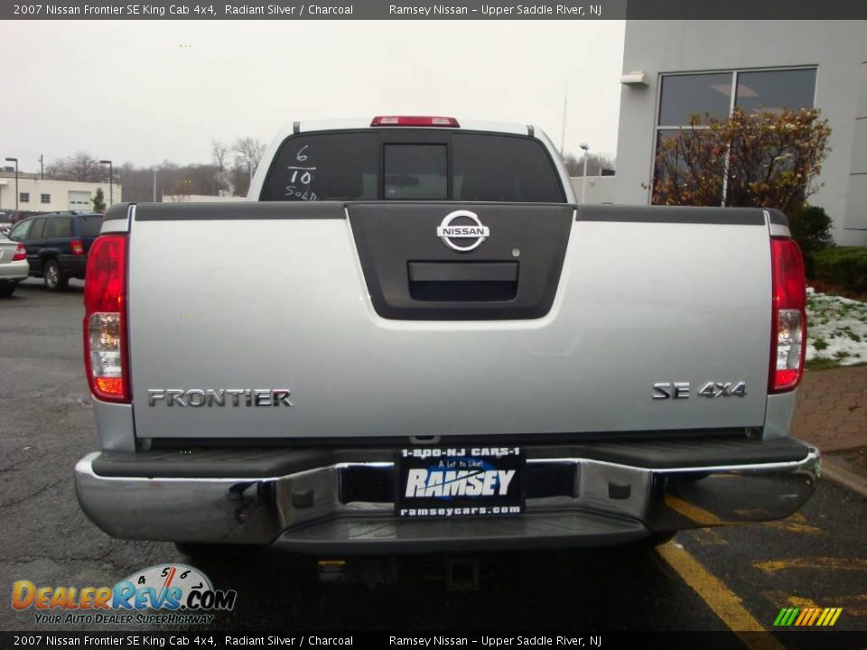 2007 Nissan Frontier SE King Cab 4x4 Radiant Silver / Charcoal Photo #9
