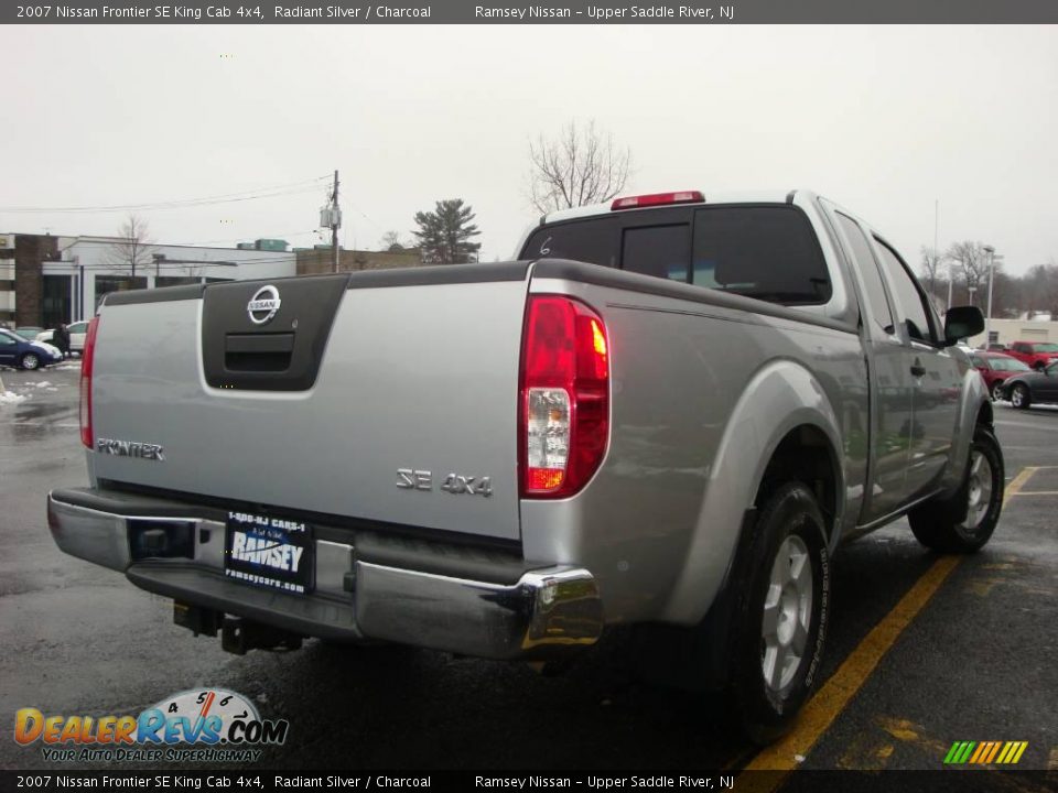 2007 Nissan Frontier SE King Cab 4x4 Radiant Silver / Charcoal Photo #10